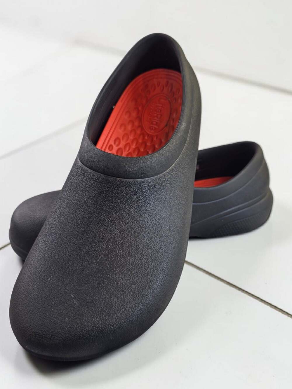 Crocs Bistro LiteRide Slip-Resistant Work Clogs Black Men's 7 Women's 9